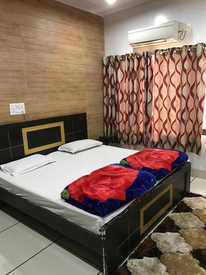 Hotel Natraj Bulandshahr Ngoại thất bức ảnh